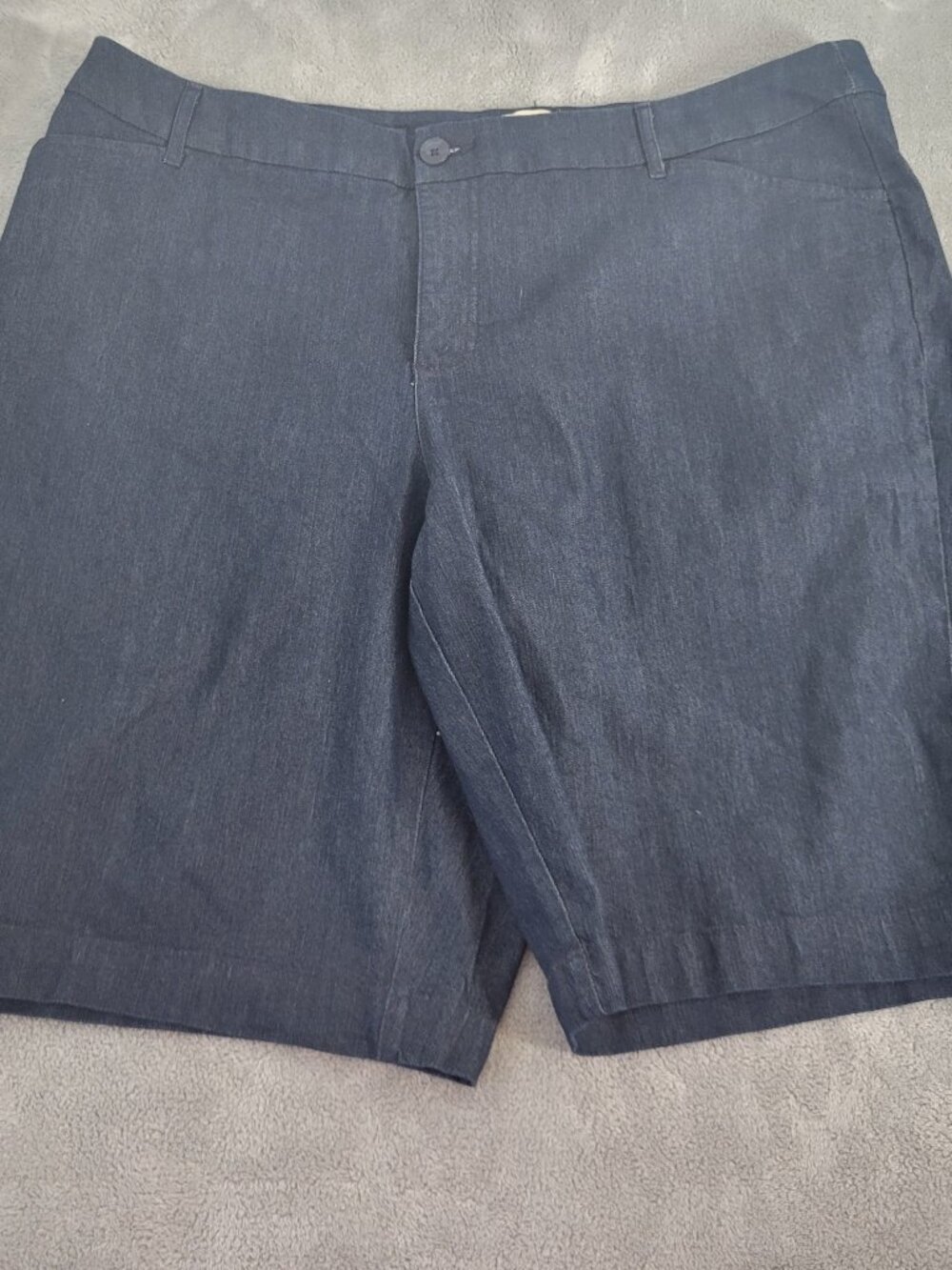 St John's Bay Womens 22W Bermuda Denim Shorts Dark Wash Blue Stretch SHO5E